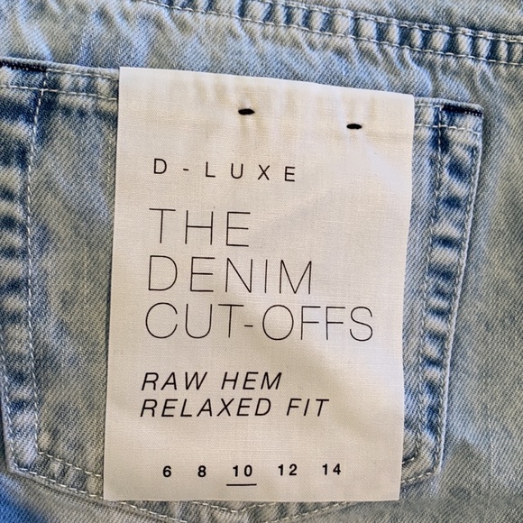 Luxe Raw Hem Denim Short - ACID WASH / 10 - Picture 5 of 5